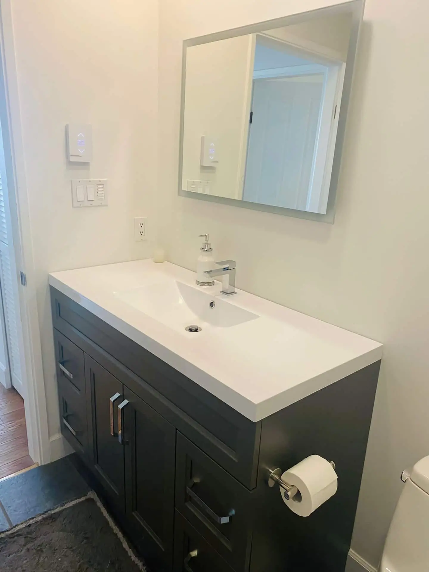 Bathroom vanity with mirror